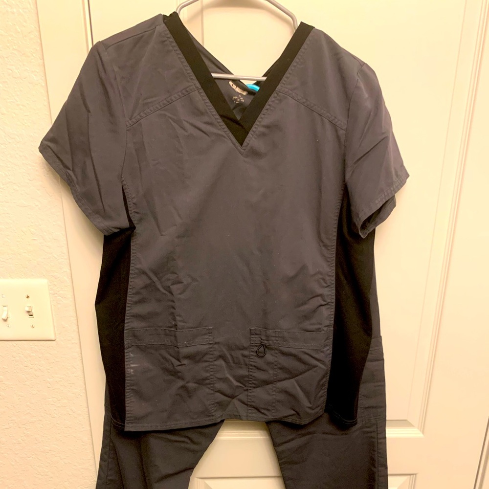 Scrub set